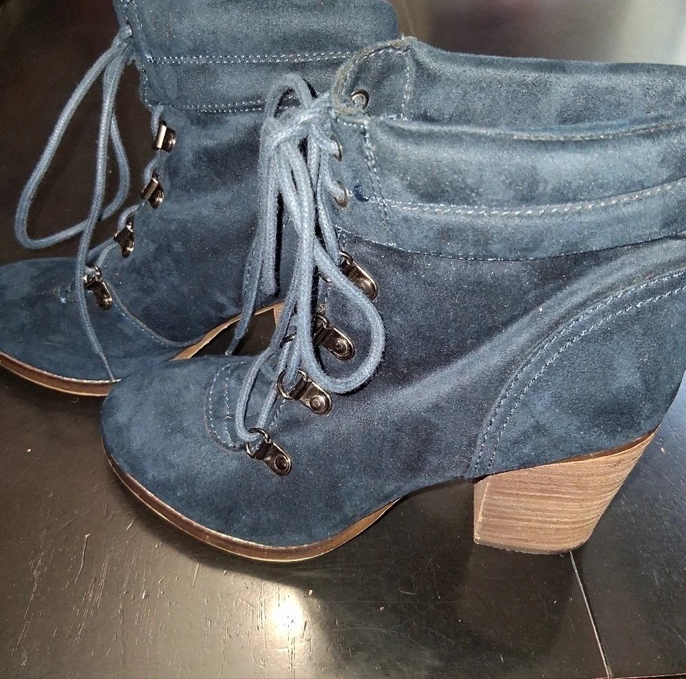 SM New York Blue Suede Boots     Size 7M